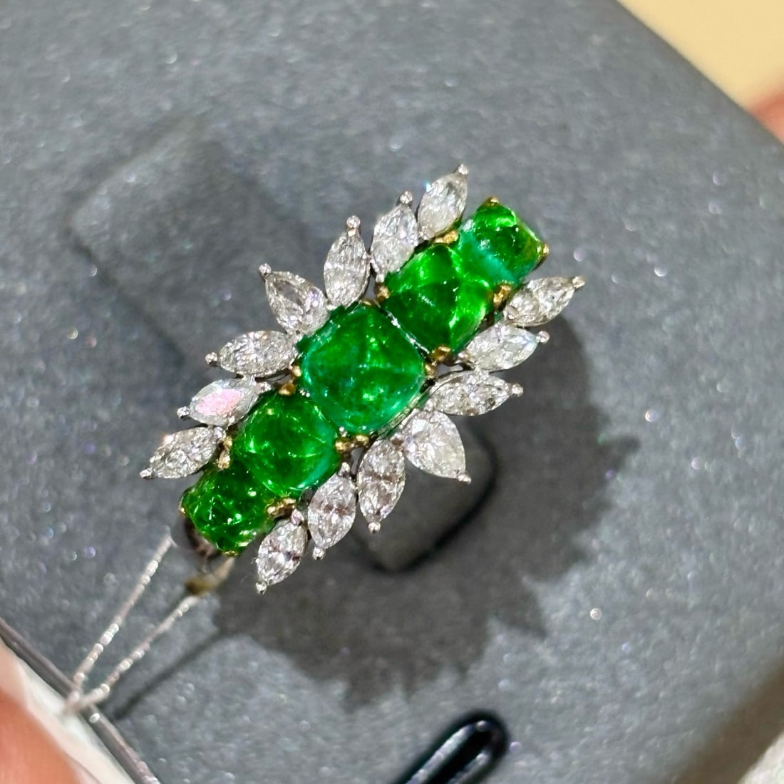 14k Gold 2.32 Ctw Vivid Green Natural Emerald & Diamond Ring - 7