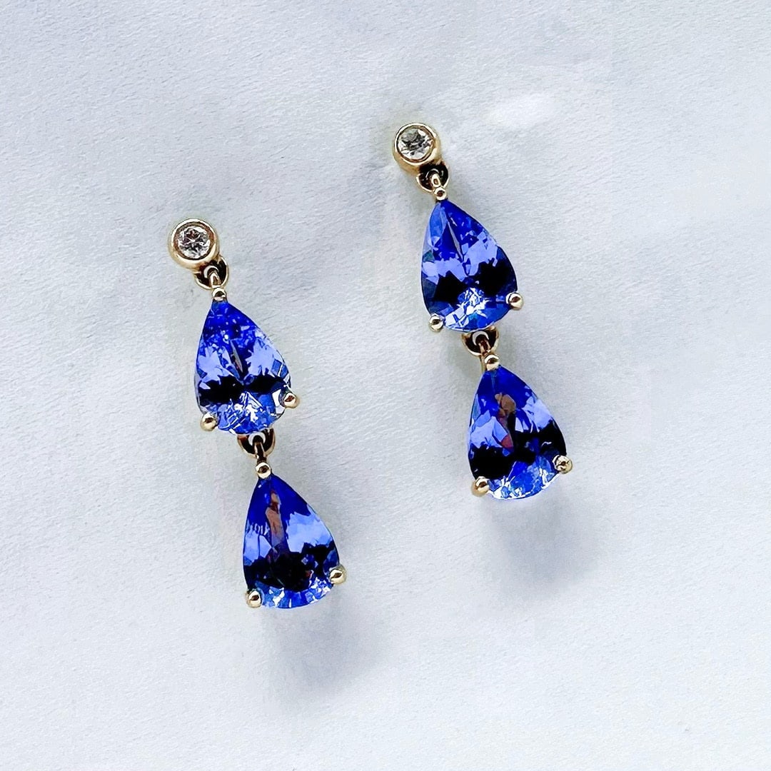 14k Gold 2 Ct Natural Tanzanite & Diamond Earrings: Ref:231078039 // gold content:14k gold // main gemstone:tanzanite // shape:pear // carat weight:2ct // color:blue // treatment:natural // // adjacent gemstone 2 : diamond // number of stones:2 //