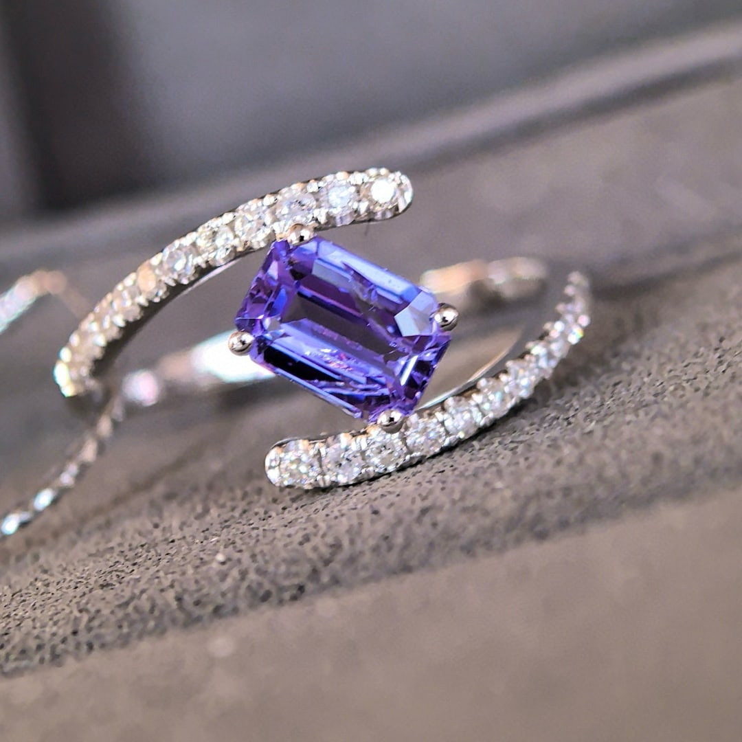 14k Gold 1.27 Ctw Natural Sapphire & Diamond Ring: Ref:231078055 // gold content:14k gold // ring size:7. 25us // // main gemstone:sapphire // shape:octagonal // carat weight:1. 06ct // color:bluish purple // treatment:natural // // adjacent gemstone