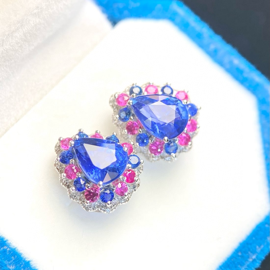 14k Gold 2.39 Ct Natural Sapphire & Diamond Earrings: Ref:231078067 // gold content:14k gold // main gemstone:sapphire // shape:pear // carat weight:2. 39ct // color:blue // treatment:natural // // adjacent gemstone 2 : diamond // number of stones:80 // 