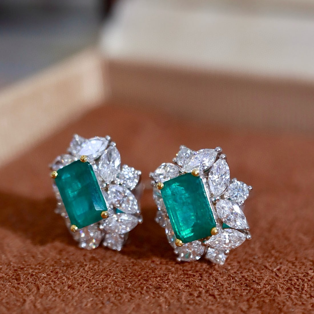 14k Gold 2.32 Ctw Natural Emerald & Diamond Earrings - 3