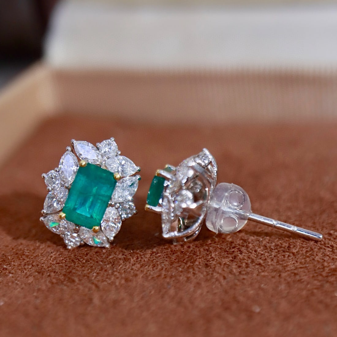 14k Gold 2.32 Ctw Natural Emerald & Diamond Earrings - 4