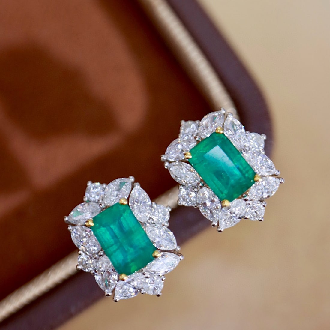 14k Gold 2.32 Ctw Natural Emerald & Diamond Earrings - 5