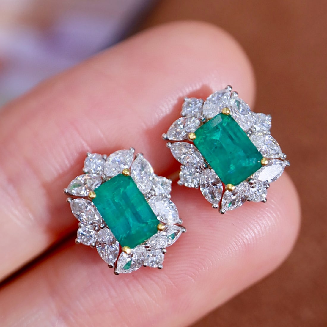14k Gold 2.32 Ctw Natural Emerald & Diamond Earrings - 7