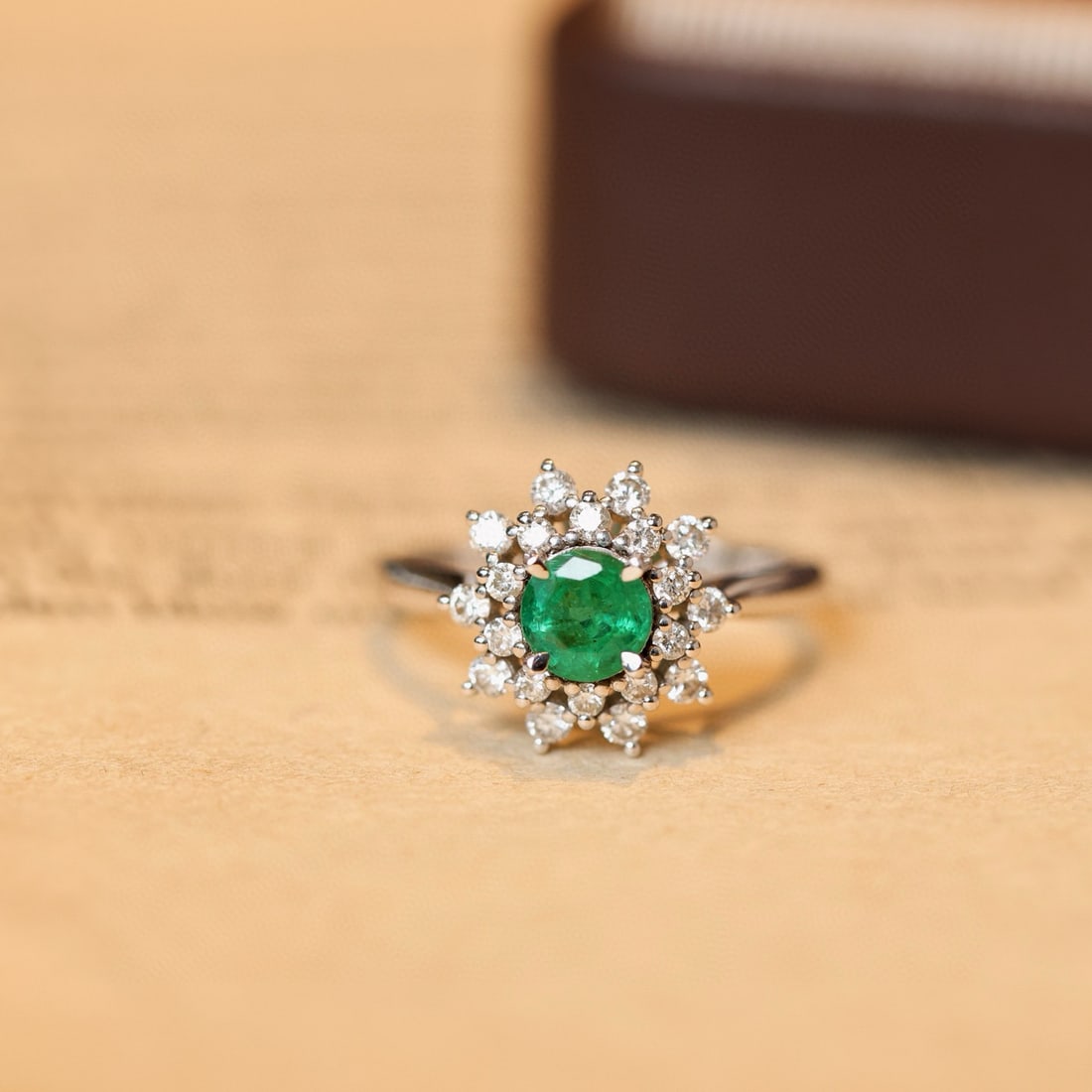 14k Gold 1.05 Ctw Vivid Green Natural Emerald & Diamond Ring: Ref:231078084 // gold content:14k gold // ring size:7. 25us // // main gemstone:emerald // shape:round // carat weight:0. 65ct // color:vivid green // treatment:natural // cut grade:g // // adjacent