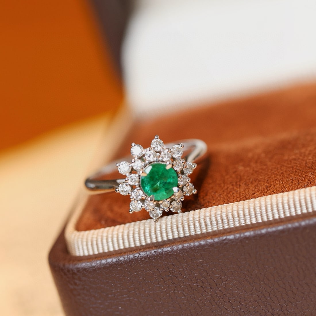 14k Gold 1.05 Ctw Vivid Green Natural Emerald & Diamond Ring - 2