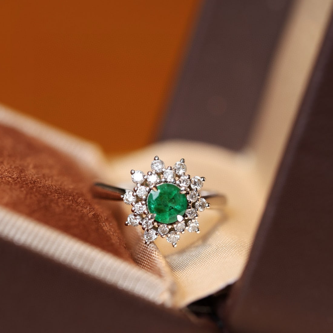 14k Gold 1.05 Ctw Vivid Green Natural Emerald & Diamond Ring - 3
