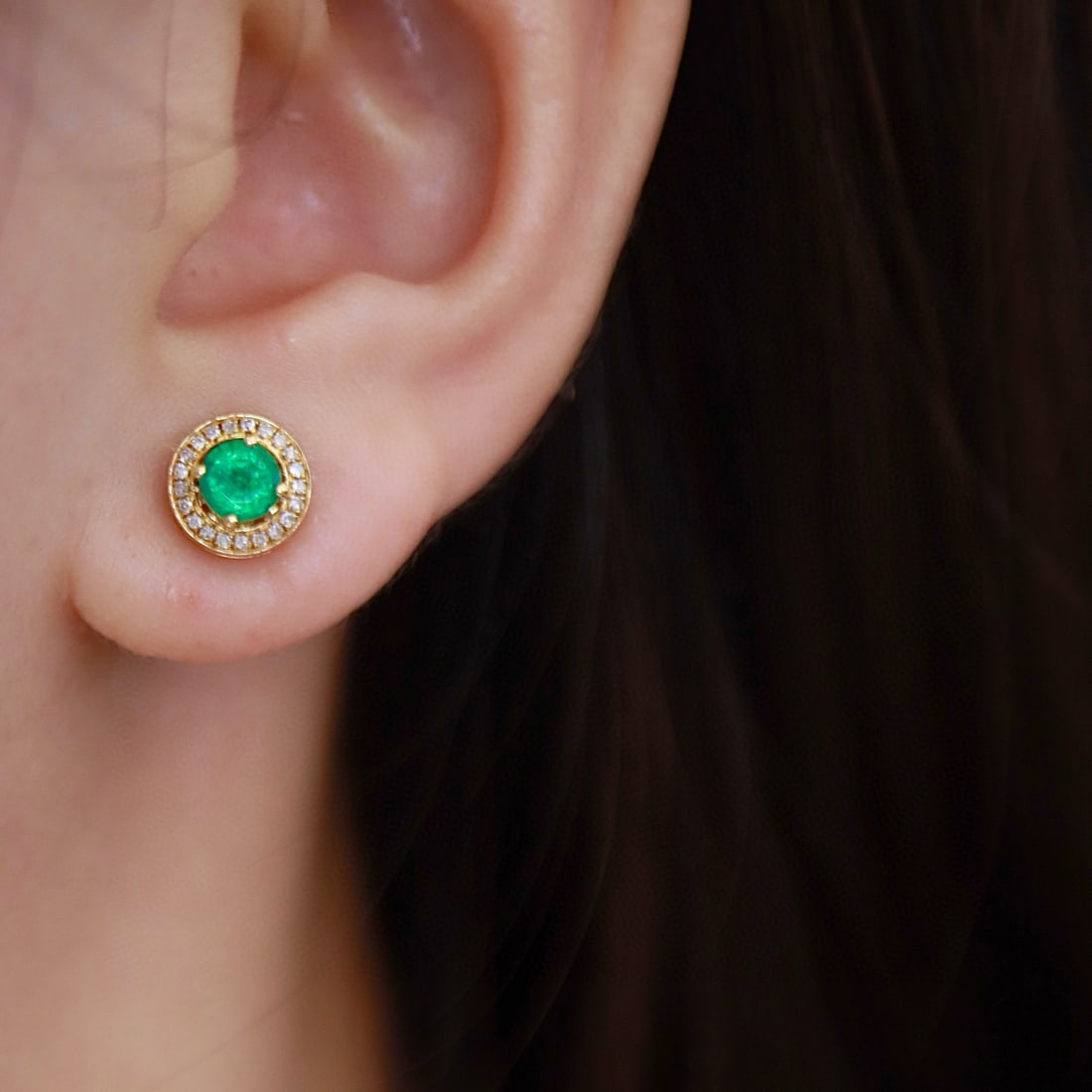 14k Gold 0.80 Ctw Vivid Green Natural Emerald & Diamond Earrings - 6
