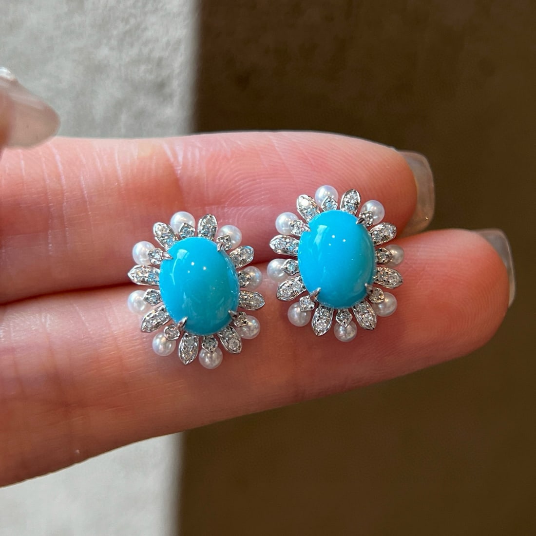14k Gold 3.80 Ctw Natural Turquoise & Diamond Earrings: Ref:231078098 // gold content:14k gold // main gemstone:turquoise // shape:oval // carat weight:3. 63ct // color:blue // treatment:natural // // adjacent gemstone 2 : diamond // shape:round // carat