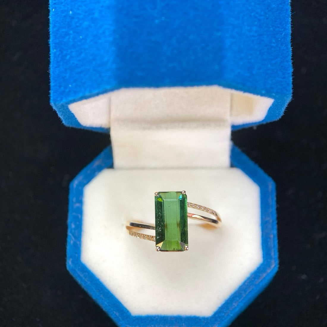 14k Gold 2.53 Ct Natural Tourmaline & Diamond Ring: Ref:231078105 // gold content:14k gold // ring size:7. 25us // // main gemstone:tourmaline // shape:octagonal // carat weight:2. 53ct // color:green // treatment:natural // // adjacent gemstone 2 :