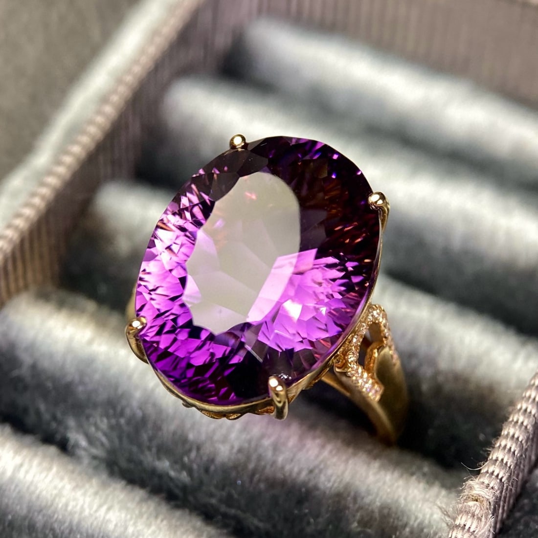 14k Gold 13.7 Ct Natural Amethyst & Diamond Ring: Ref:231078106 // gold content:14k gold // ring size:7. 25us // // main gemstone:amethyst // shape:oval // carat weight:13. 7ct // color:purple // treatment:natural // // adjacent gemstone 2 : diamond 