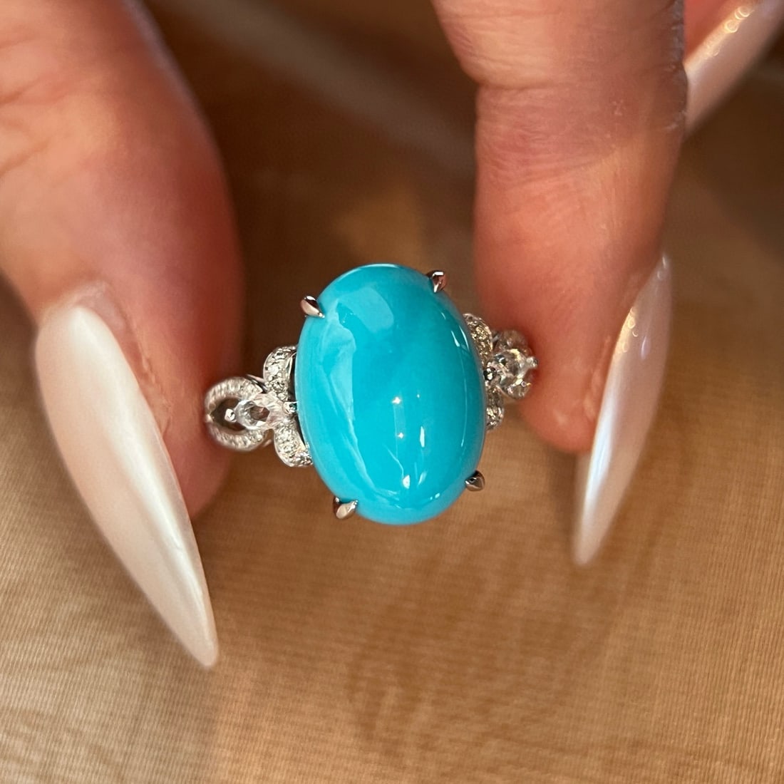 14k Gold 5.46 Ctw Natural Turquoise & Diamond Ring: Ref:231078107 // gold content:14k gold // ring size:7. 25us // // main gemstone:turquoise // shape:oval // carat weight:5. 31ct // color:blue // treatment:natural // // adjacent gemstone 2 : diamond