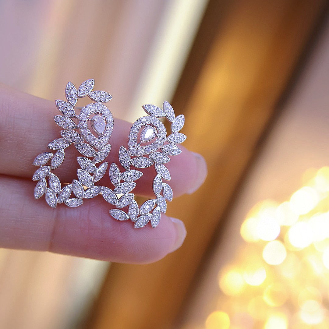 14k Gold 1.5 Ct Natural H Diamond Earrings: Ref:231078109 // gold content:14k gold // main gemstone:diamond // shape:multiple // carat weight:1. 5ct // clarity grade:vs-si // color:h // treatment:natural // Condition: New Low Estimate: 3700.00