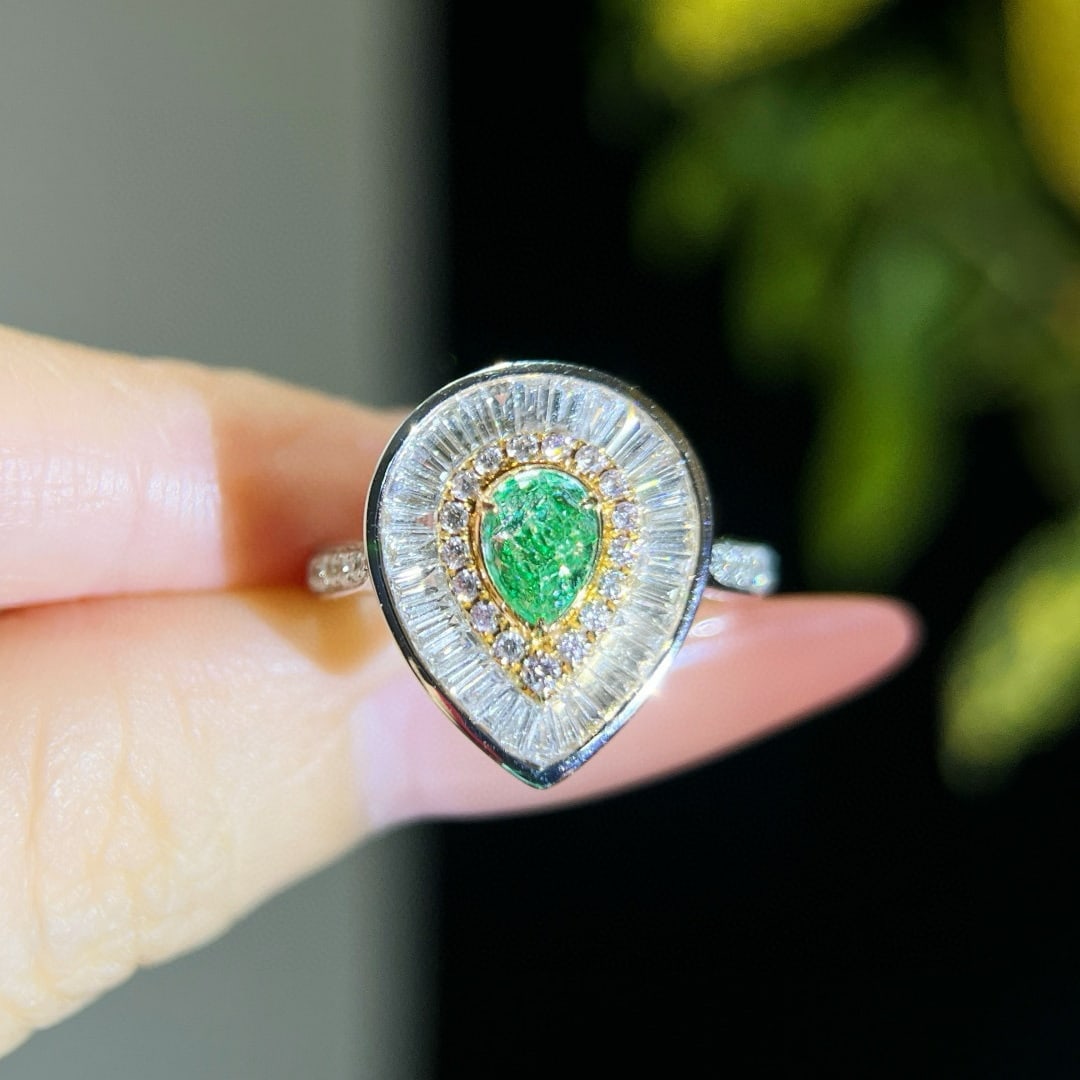 14k Gold 1.33 Ctw Natural Green Diamond & Diamond Ring: Ref:231078113 // gold content:14k gold // ring size:7. 25us // // main gemstone:green diamond // shape:pear // carat weight:0. 53ct // color:green // treatment:natural // // adjacent gemstone 2 : diam