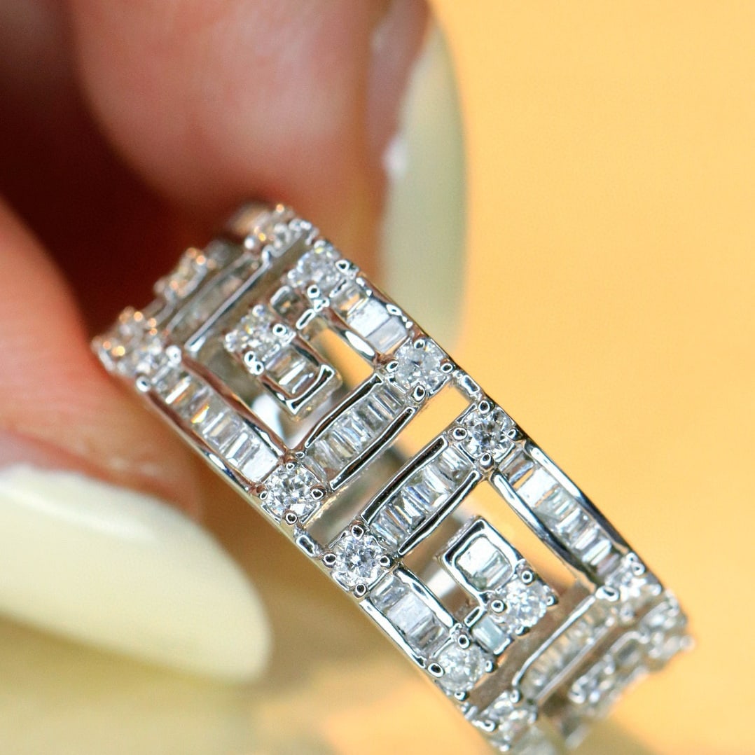 14k Gold 0.9 Ct Natural H Diamond Ring: Ref:231078117 // gold content:14k gold // ring size:7. 25us // // main gemstone:diamond // shape:multiple // carat weight:0. 9ct // clarity grade:vs-si // color:h // treatment:natural // Condition: Ne