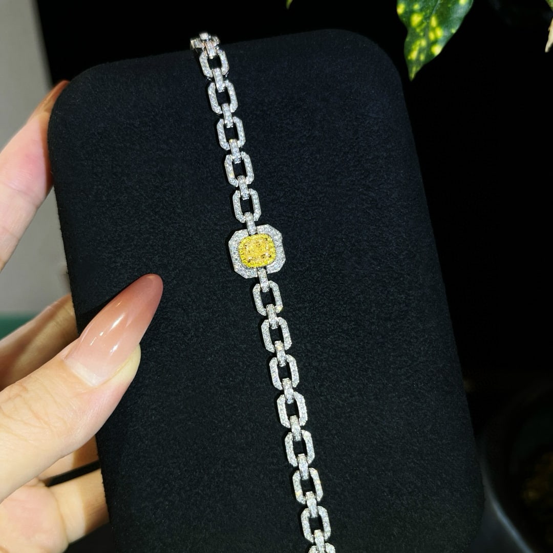 14k Gold 2.57 Ctw Natural Yellow Diamond & Diamond Bracelet: Ref:231078130 // gold content:14k gold // main gemstone:yellow diamond // shape:cushion // carat weight:1. 00ct // color:yellow // treatment:natural // // adjacent gemstone 2 : diamond // shape:round