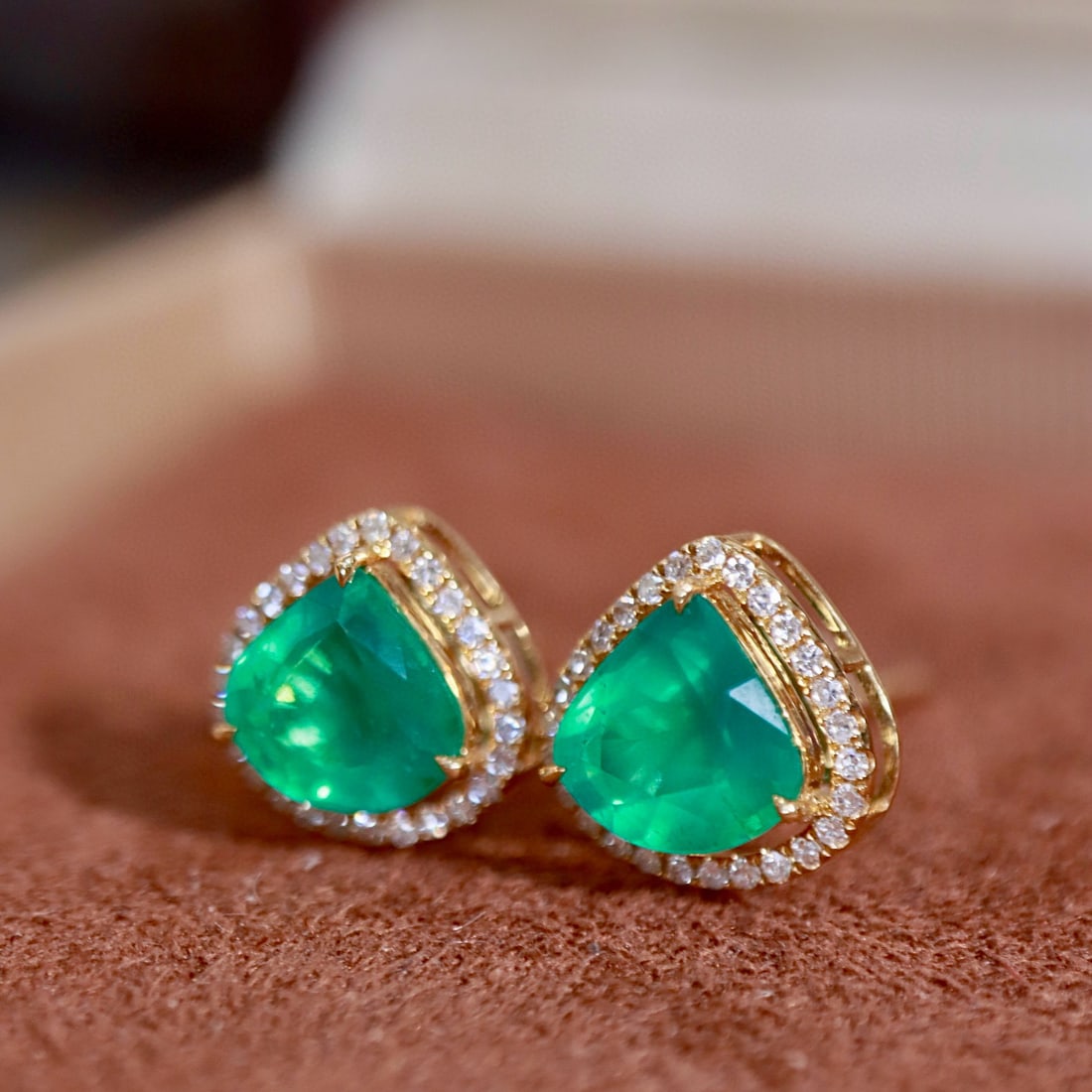 14k Gold 1.97 Ctw Natural Emerald & Diamond Earrings - 6