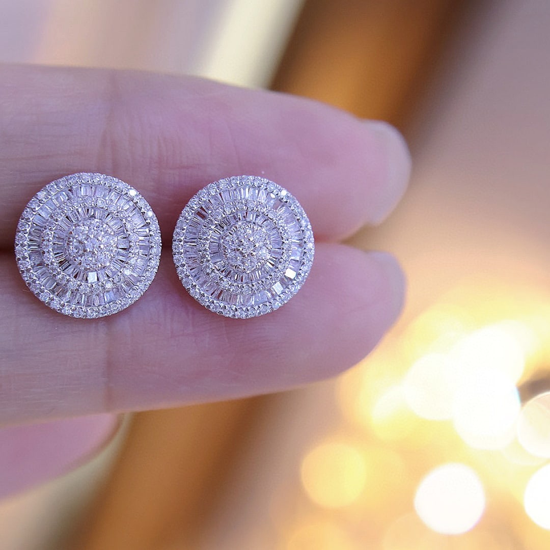 14k Gold 0.8 Ct Natural H Diamond Earrings: Ref:231078159 // gold content:14k gold // main gemstone:diamond // shape:multiple // carat weight:0. 8ct // clarity grade:vs-si // color:h // treatment:natural // Condition: New Low Estimate: 2600.00