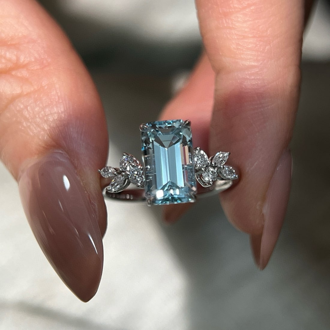 14k Gold 2.92 Ctw Natural Aquamarine & Lab Grown Diamond Ring: Ref:231078166 // gold content:14k gold // ring size:7. 25us // // main gemstone:aquamarine // shape:octagonal // carat weight:2. 63ct // color:blue // treatment:natural // // adjacent gemstone 2 :