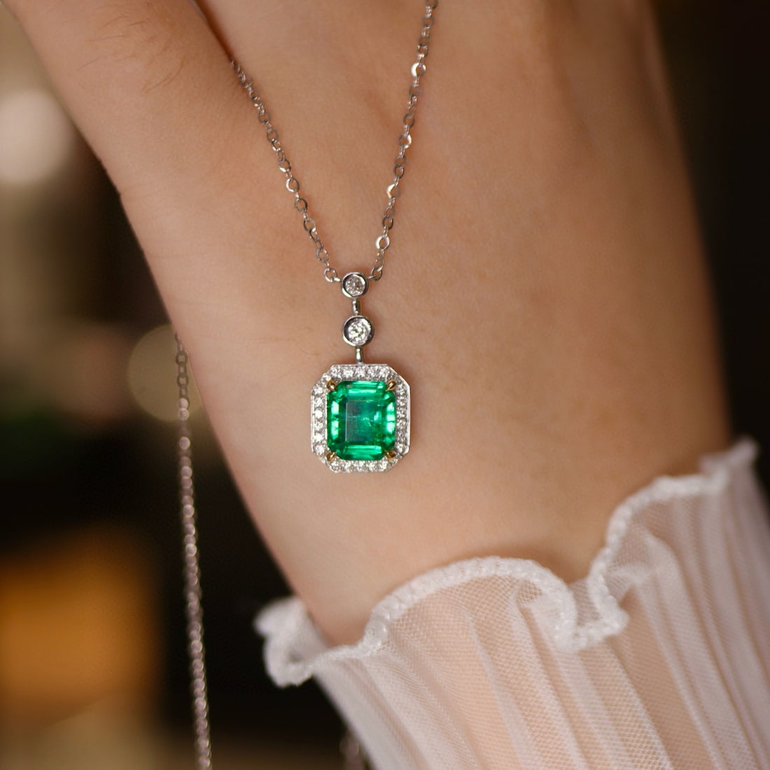 14k Gold 2.07 Ctw Vivid Green Natural Emerald & Diamond Necklace - 2