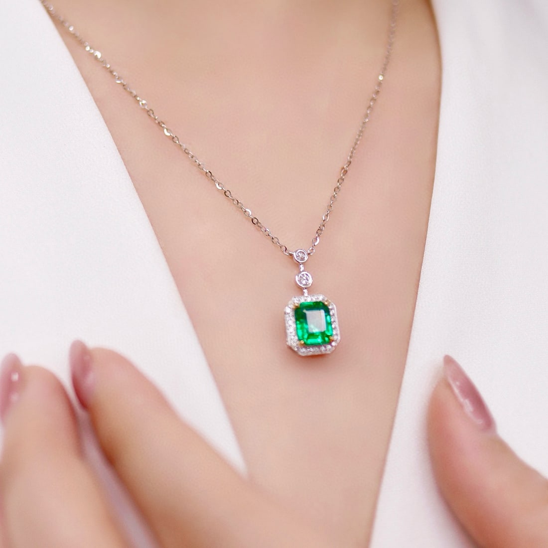14k Gold 2.07 Ctw Vivid Green Natural Emerald & Diamond Necklace - 3