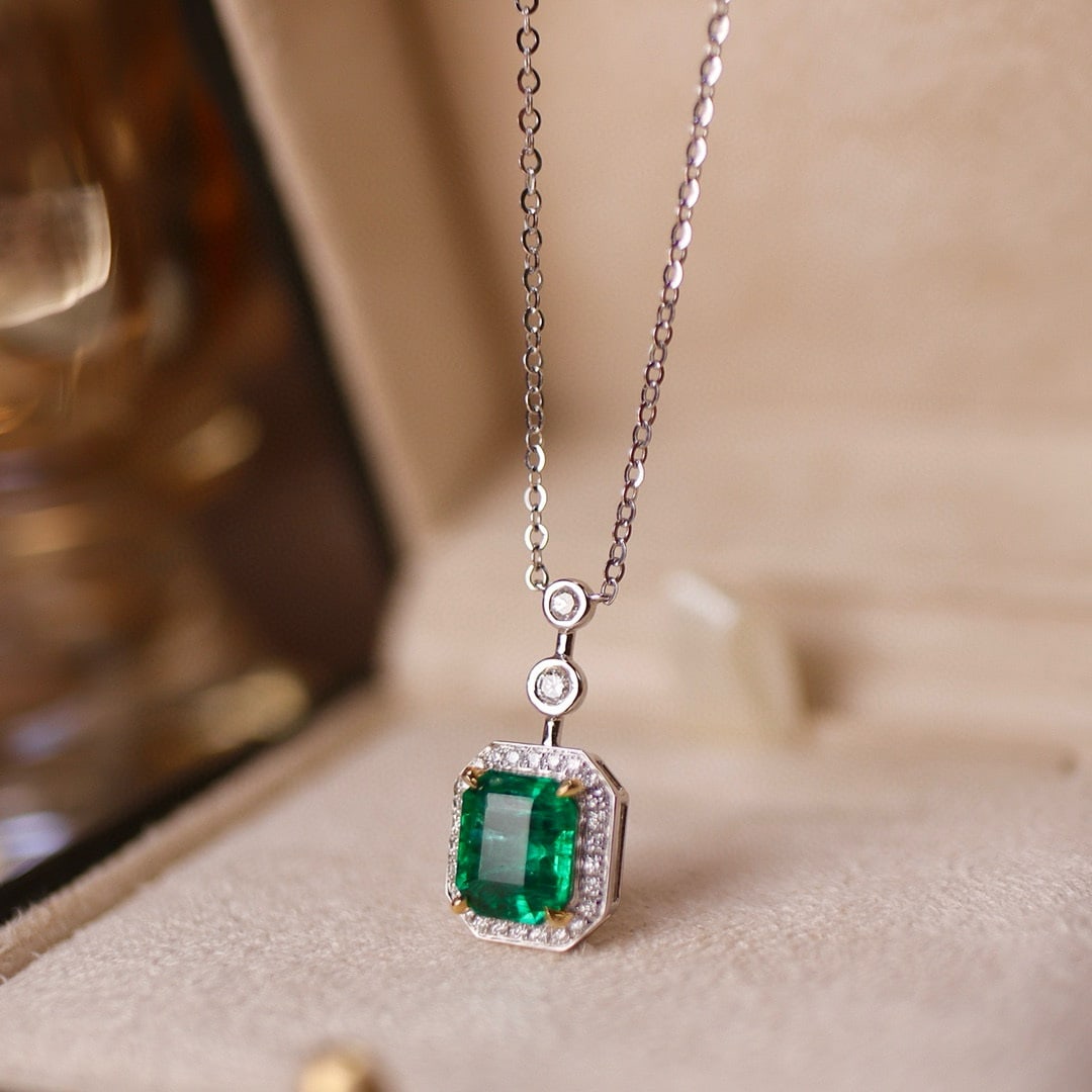 14k Gold 2.07 Ctw Vivid Green Natural Emerald & Diamond Necklace - 4
