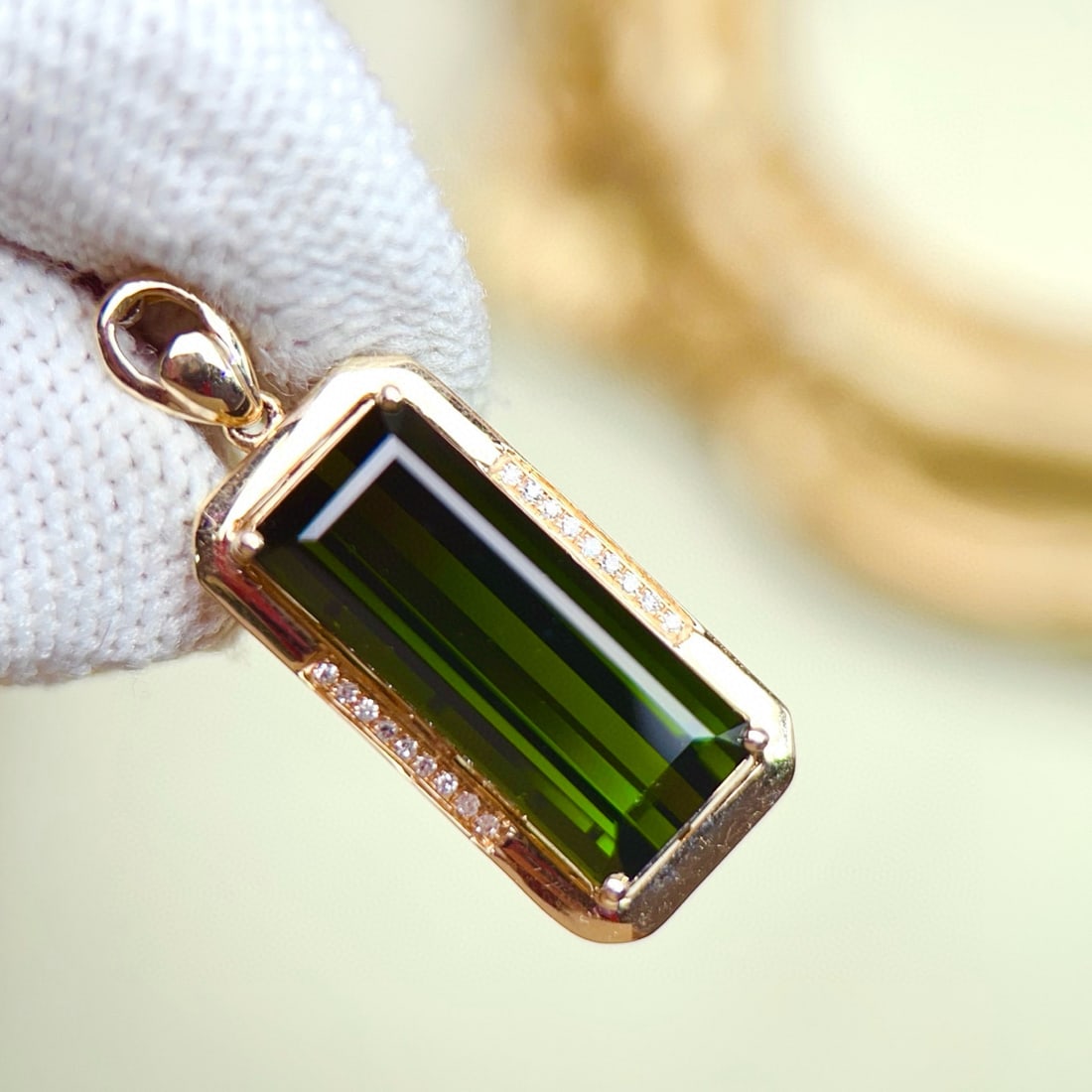 14k Gold 8.30 Ctw Natural Tourmaline & Diamond Pendant( Without Chain ): Ref:231078173 // gold content:14k gold // main gemstone:tourmaline // shape:octagonal // carat weight:8. 25ct // color:green // treatment:natural // // adjacent gemstone 2 : diamond // number of