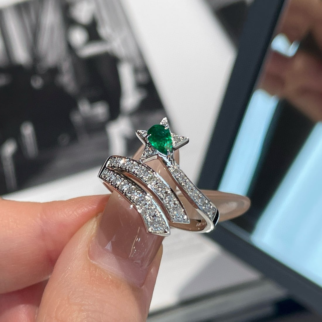14k Gold 0.3 Ct Vivid Green Natural Emerald & Diamond Ring - 3