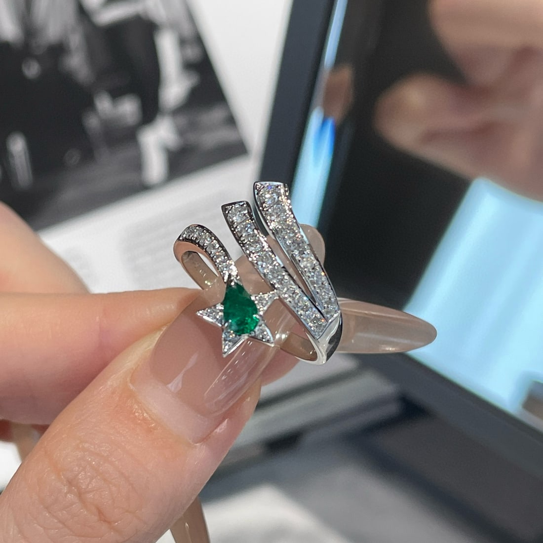 14k Gold 0.3 Ct Vivid Green Natural Emerald & Diamond Ring - 5