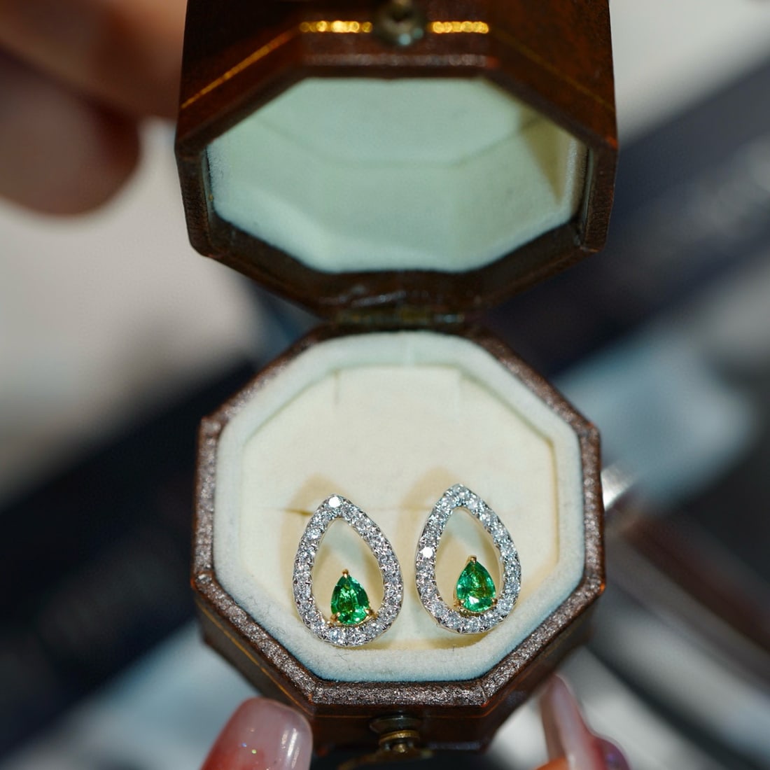 14k Gold 0.3 Ct Vivid Green Natural Emerald & Diamond Earrings - 2