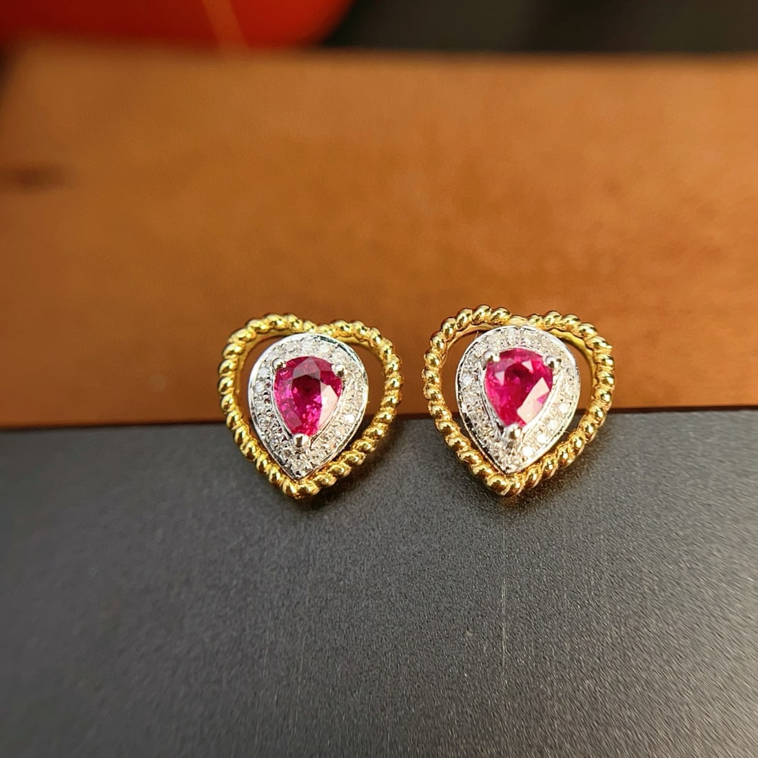14k Gold 0.66 Ct Natural Ruby & Diamond Earrings: Ref:231078219 // gold content:14k gold // main gemstone:ruby // shape:pear // carat weight:0. 66ct // color:red // treatment:natural // // adjacent gemstone 2 : diamond // number of stones:38 //