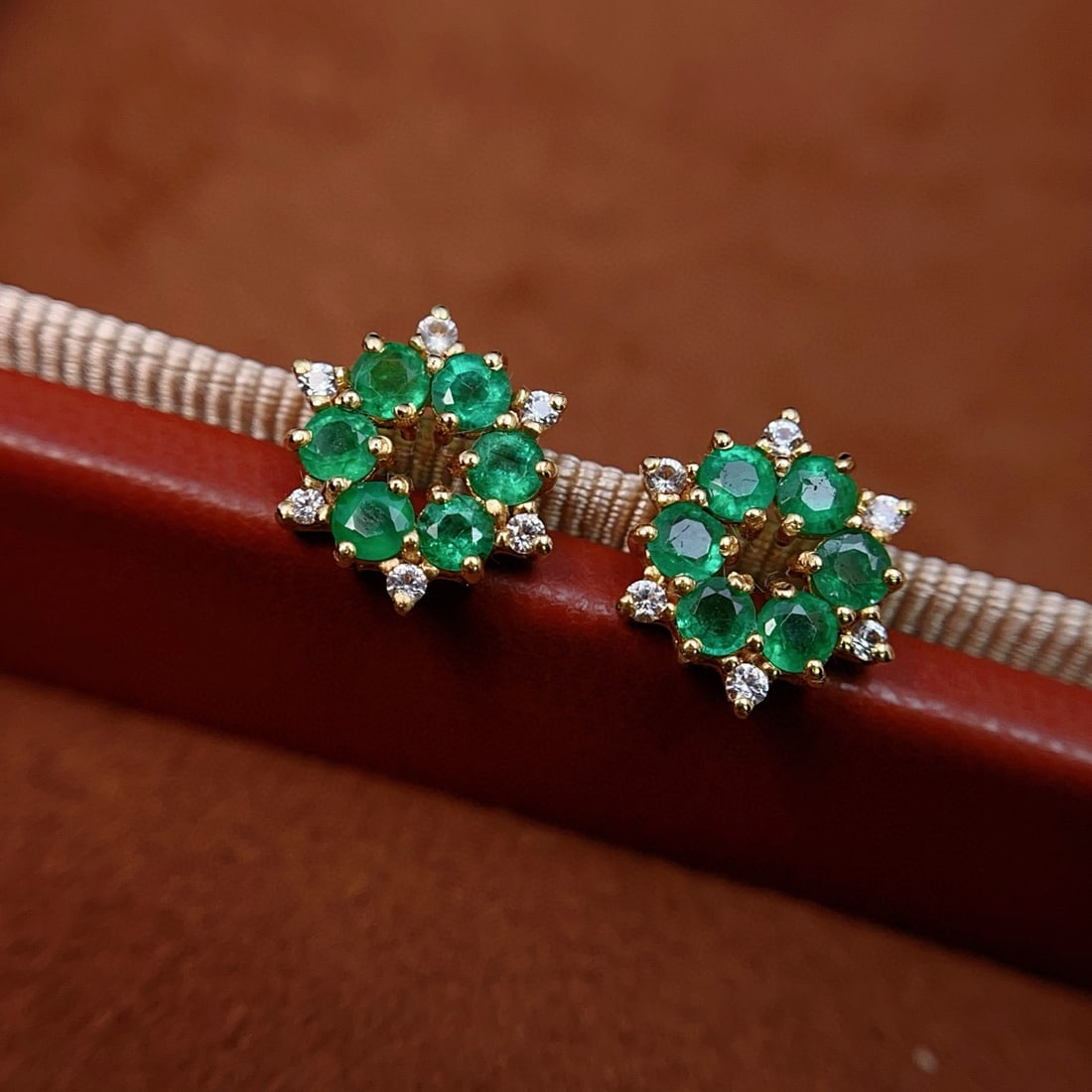 14k Gold 1.30 Ct Natural Emerald & Sapphire Earrings - 3