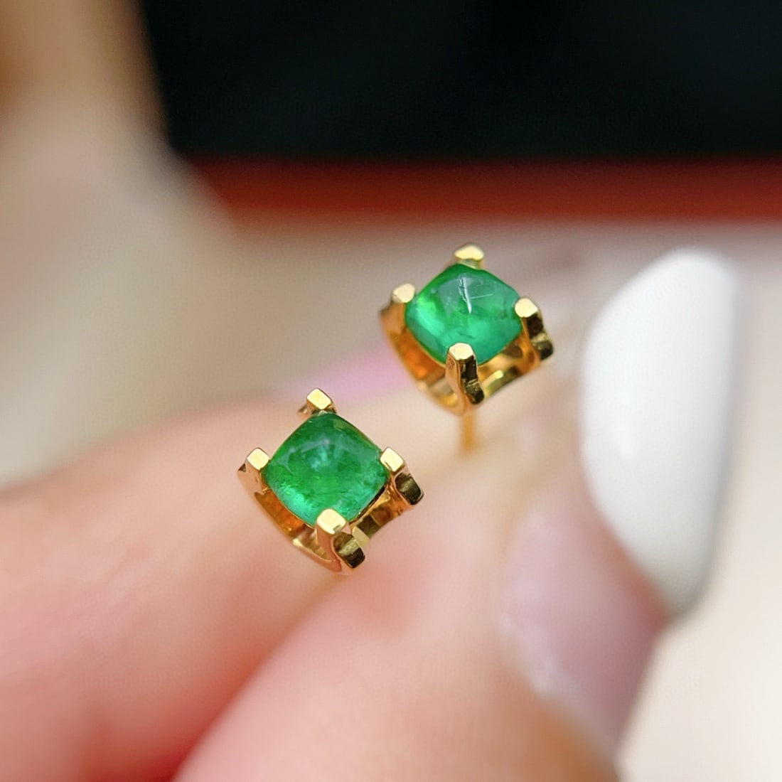 14k Gold 0.46 Ct Natural Emerald Earrings: Ref:231078229 // gold content:14k gold // main gemstone:emerald // shape:sugar-loaf // carat weight:0. 46ct // color:green // treatment:natural // Condition: New Low Estimate: 1100.00 High Estimate: