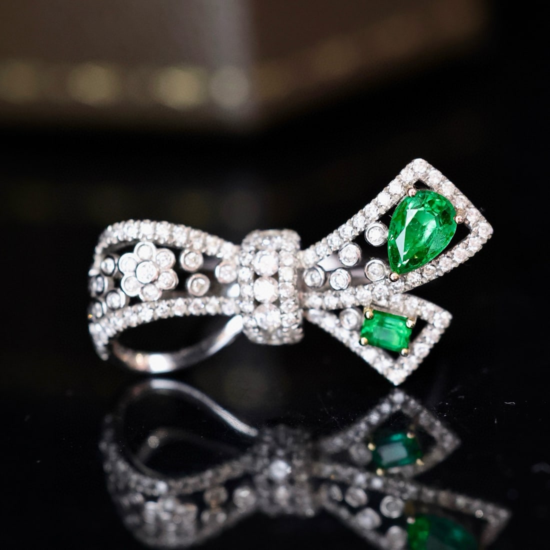 14k Gold 1.26 Ctw Vivid Green Natural Emerald & Diamond Ring: Ref:231078232 // gold content:14k gold // ring size:7. 25us // // main gemstone:emerald // shape:multiple // carat weight:0. 62ct // color:vivid green // treatment:natural // // adjacent gemstone 2 :