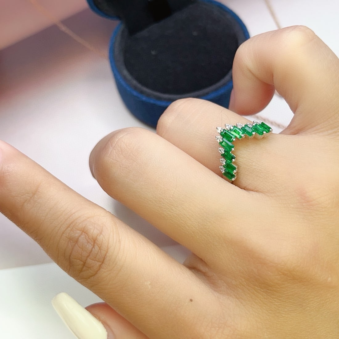 14k Gold 1.85 Ct Vivid Green Natural Emerald & Sapphire Ring - 3