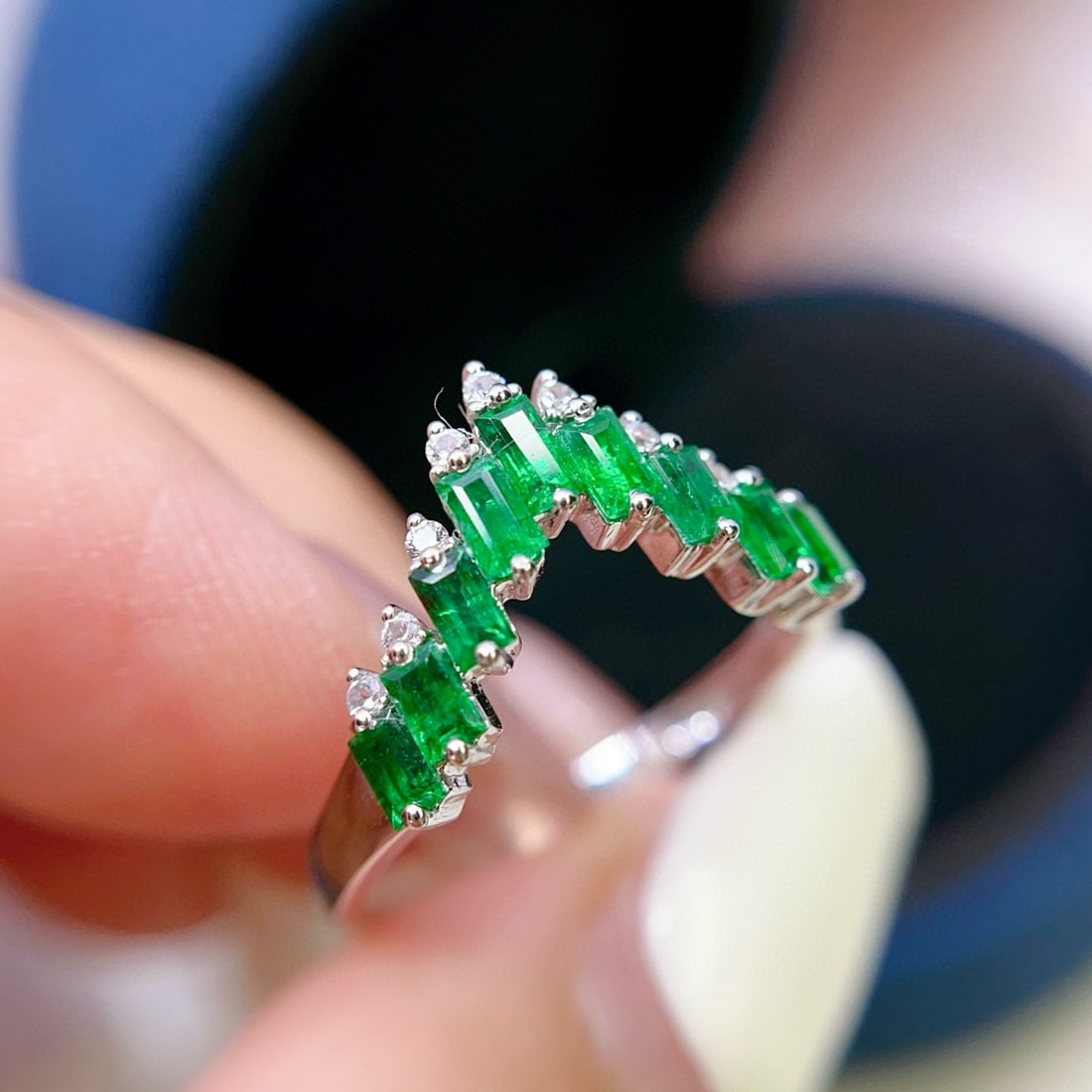 14k Gold 1.85 Ct Vivid Green Natural Emerald & Sapphire Ring - 6