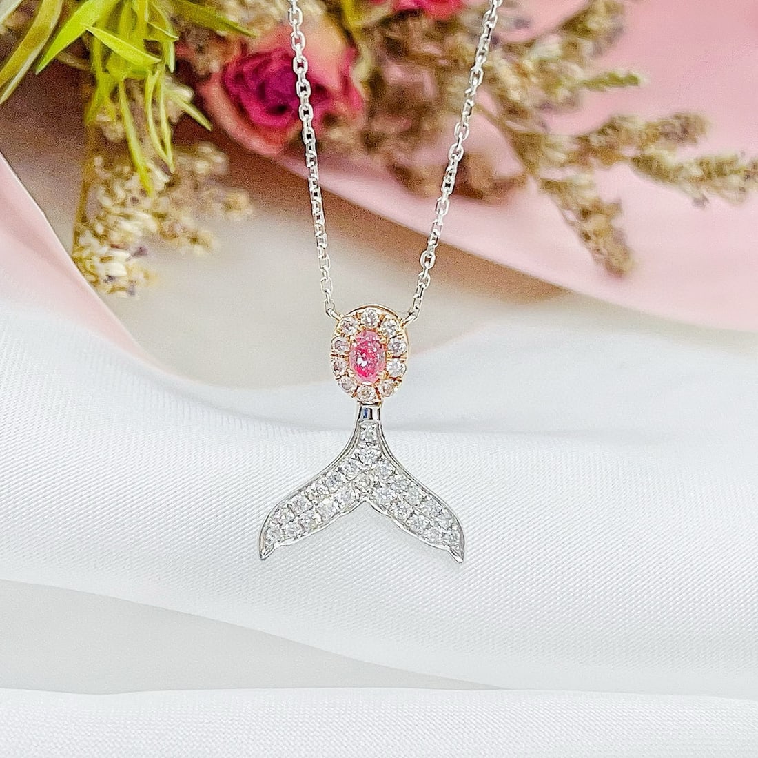 14k Gold 0.29 Ctw Natural Pink Diamond & Diamond Necklace: Ref:231078280 // gold content:14k gold // main gemstone:pink diamond // shape:oval // carat weight:0. 09ct // color:pink // treatment:natural // // adjacent gemstone 2 : diamond // shape:round //