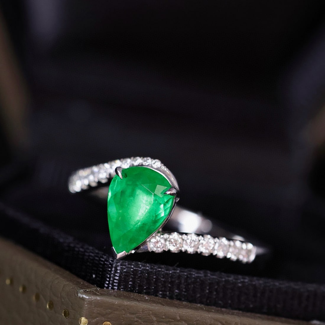 14k Gold 1.10 Ctw Vivid Green Natural Emerald & Diamond Ring - 4