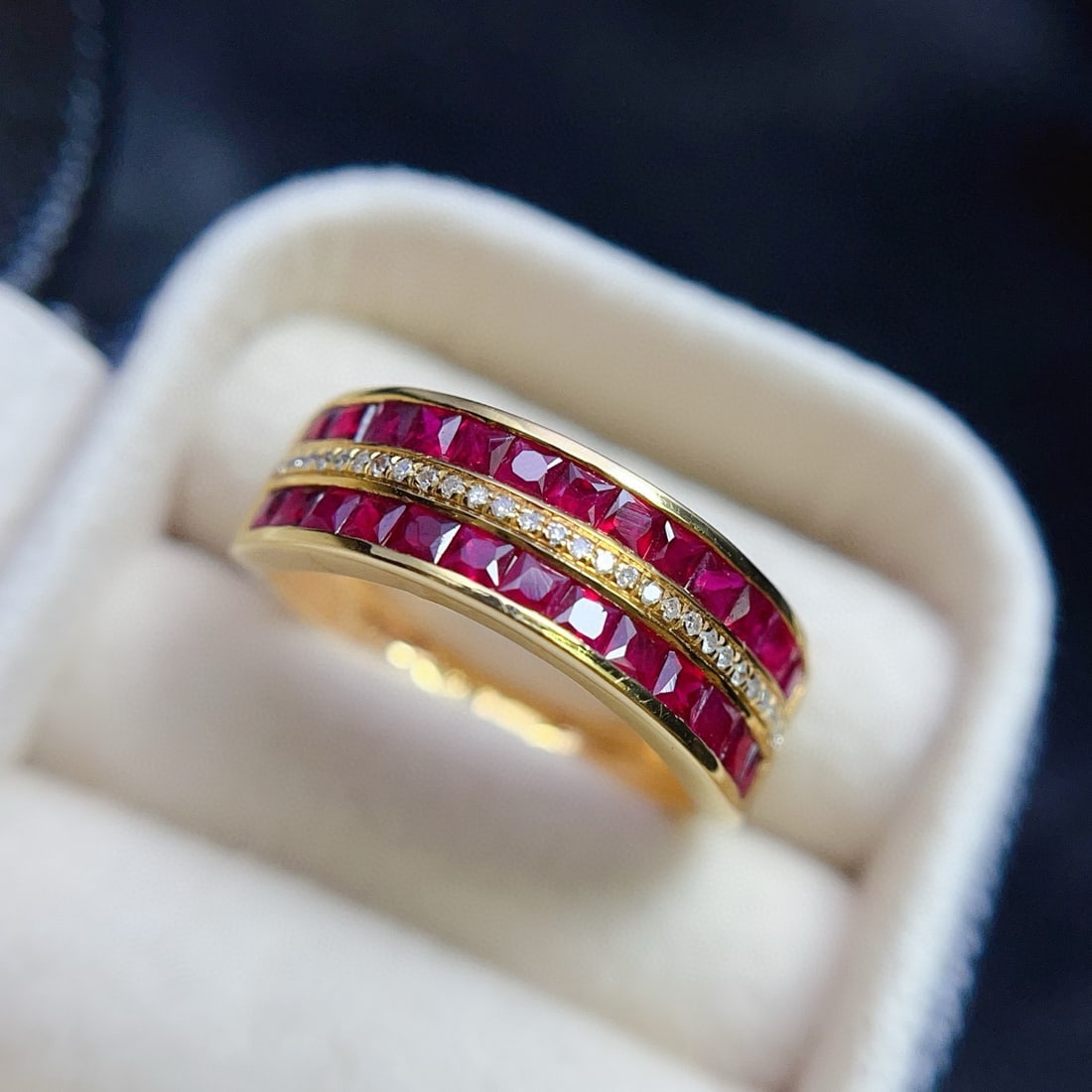 14k Gold 2.00 Ct Natural Ruby & Diamond Ring: Ref:231078304 // gold content:14k gold // ring size:7. 25us // // main gemstone:ruby // shape:princess // carat weight:2. 00ct // color:red // treatment:natural // // adjacent gemstone 2 : diamond //