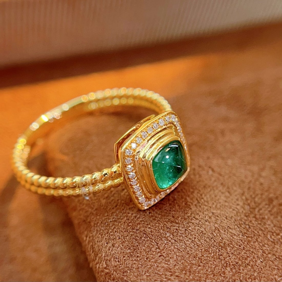 14k Gold 0.60 Ct Vivid Green Natural Emerald & Diamond Ring - 3