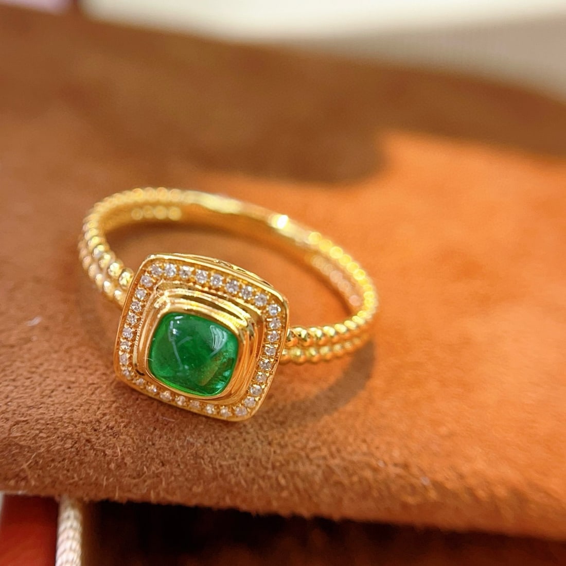 14k Gold 0.60 Ct Vivid Green Natural Emerald & Diamond Ring - 4