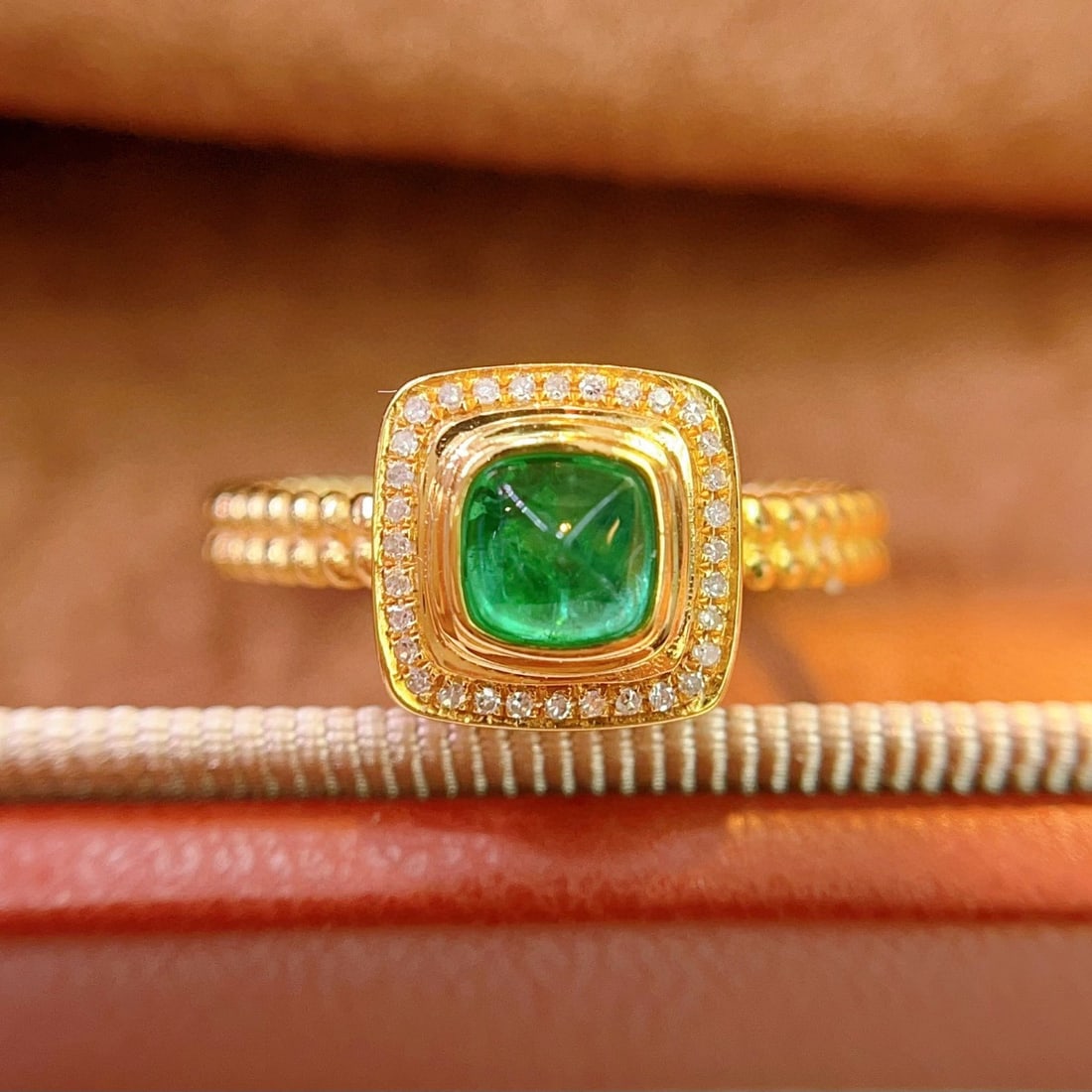 14k Gold 0.60 Ct Vivid Green Natural Emerald & Diamond Ring - 5