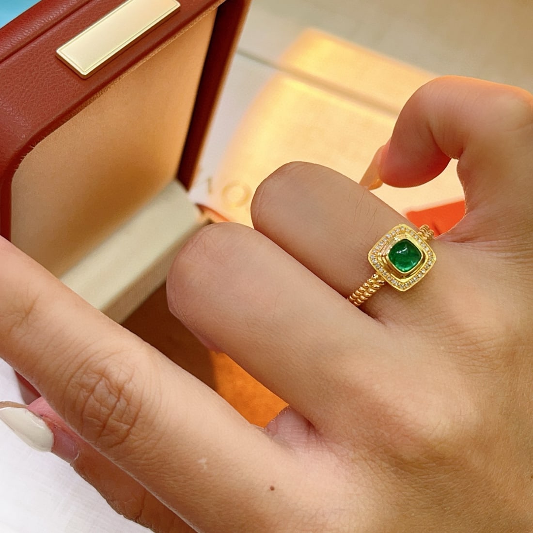 14k Gold 0.60 Ct Vivid Green Natural Emerald & Diamond Ring - 6