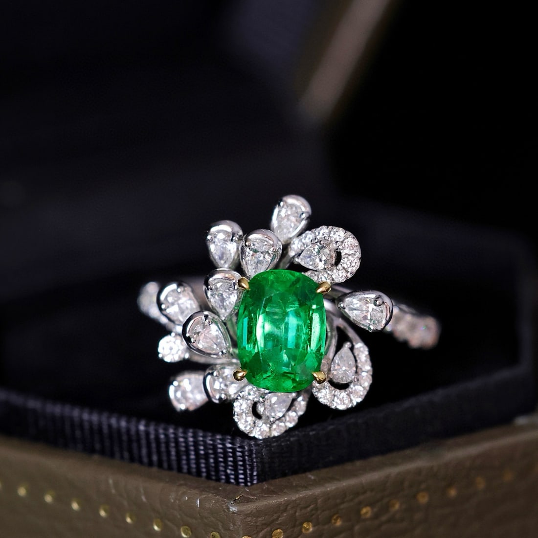 14k Gold 1.99 Ctw Vivid Green Natural Emerald & Diamond Ring - 3