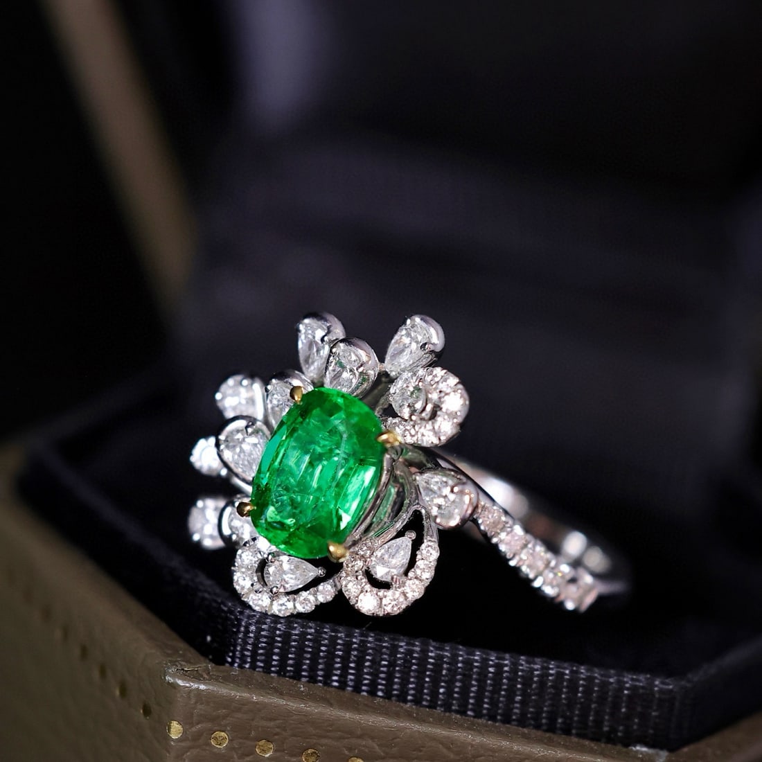 14k Gold 1.99 Ctw Vivid Green Natural Emerald & Diamond Ring - 4