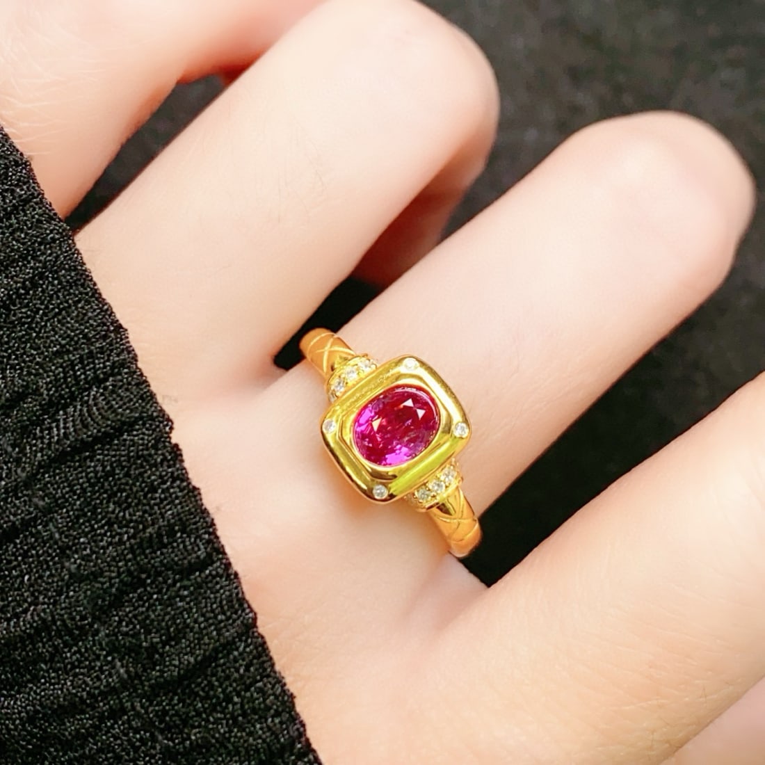 14k Gold 0.85 Ct Natural Ruby & Diamond Ring - 6