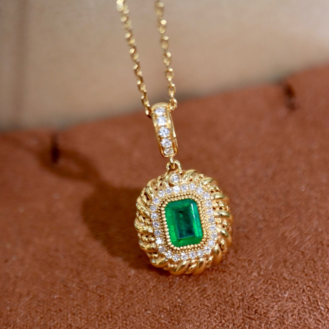 14k Gold 0.70 Ctw Vivid Green Natural Emerald & Diamond Pendant( Without Chain ) - 2