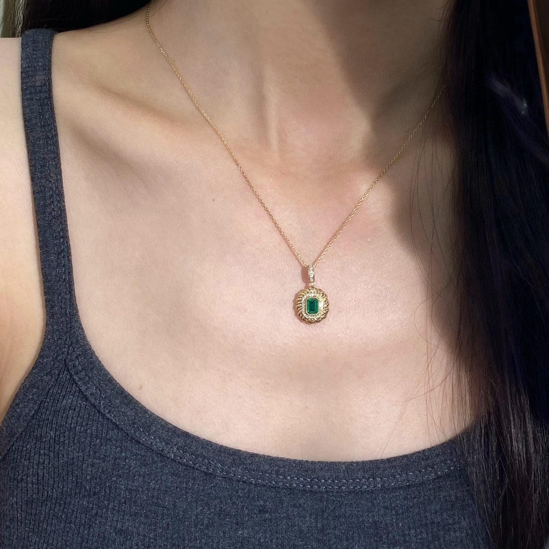 14k Gold 0.70 Ctw Vivid Green Natural Emerald & Diamond Pendant( Without Chain ) - 4