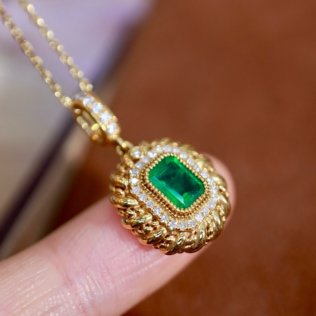 14k Gold 0.70 Ctw Vivid Green Natural Emerald & Diamond Pendant( Without Chain ) - 5