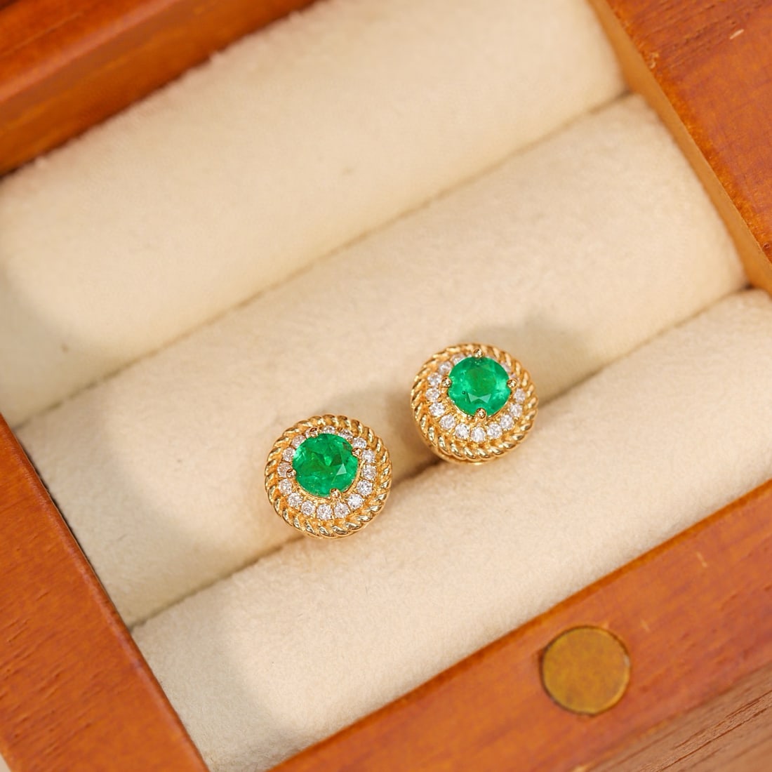14k Gold 0.51 Ctw Vivid Green Natural Emerald & Diamond Earrings - 3